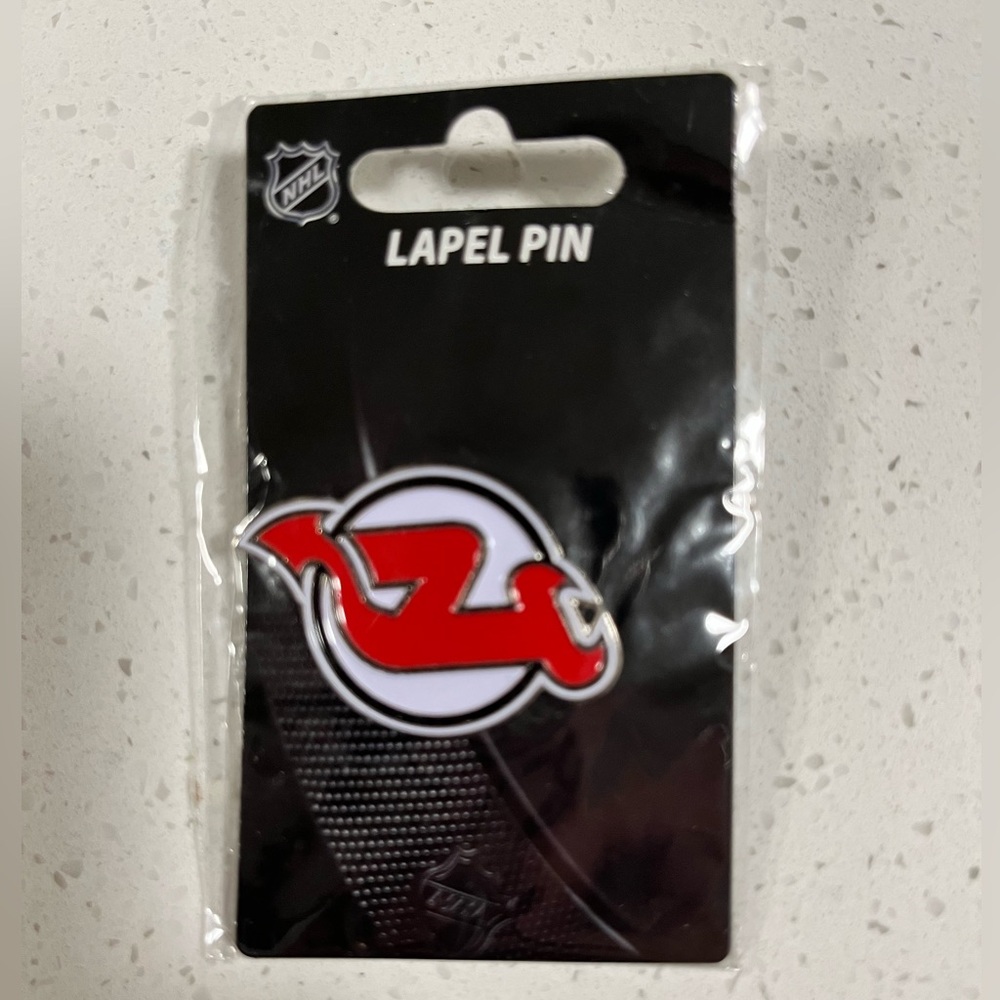 Devils - NJ Devils NHL Lapel Pin NWT